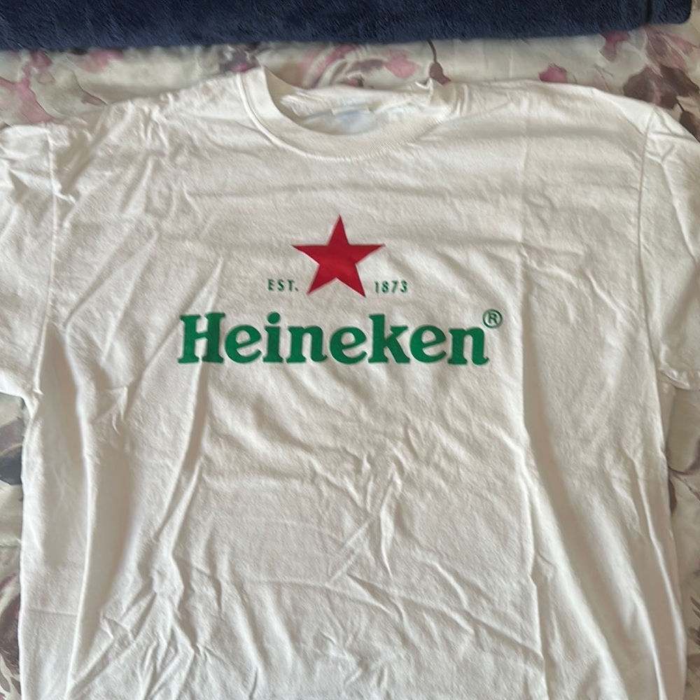 Unisex ST Patricks Day XL Heineken White T-Shirt with Red Star